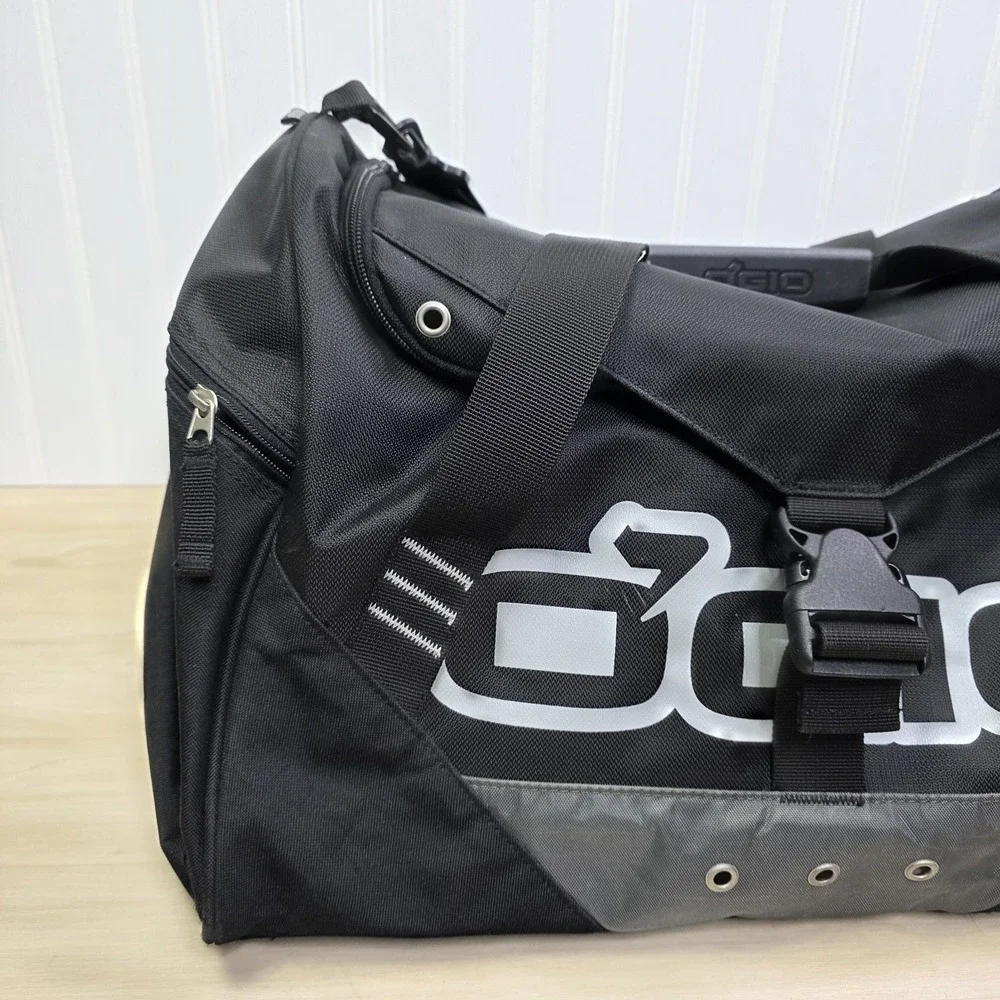 Ogio 55 Liter Black Duffel Travel Luggage Bag Zippers Handle‎